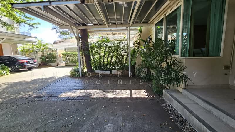 House in Ekkamai, Bangkok, Khlong Tan Nua, Watthana, Bangkok, 4 Bedrooms, 300 sqm, Single Detached House For Rent, by BANGKOK PROPERTY AGENTS, 500465506 - DDproperty.com