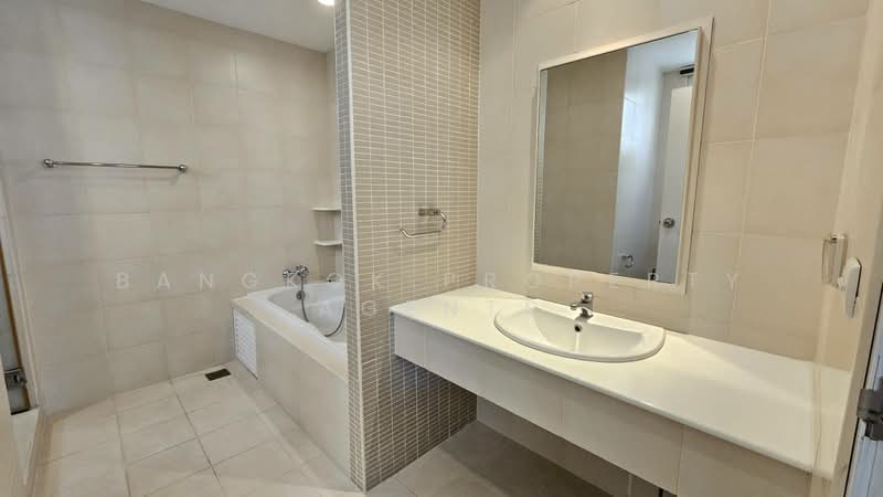 House in Ekkamai, Bangkok, Khlong Tan Nua, Watthana, Bangkok, 4 Bedrooms, 300 sqm, Single Detached House For Rent, by BANGKOK PROPERTY AGENTS, 500465506 - DDproperty.com