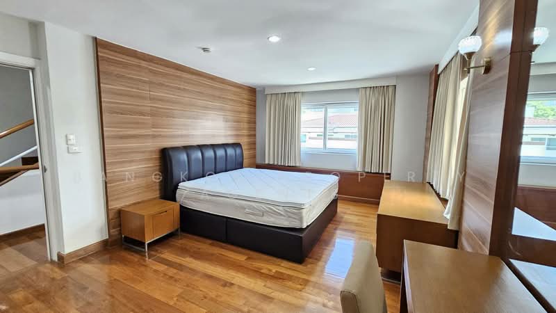 House in Ekkamai, Bangkok, Khlong Tan Nua, Watthana, Bangkok, 4 Bedrooms, 300 sqm, Single Detached House For Rent, by BANGKOK PROPERTY AGENTS, 500465506 - DDproperty.com