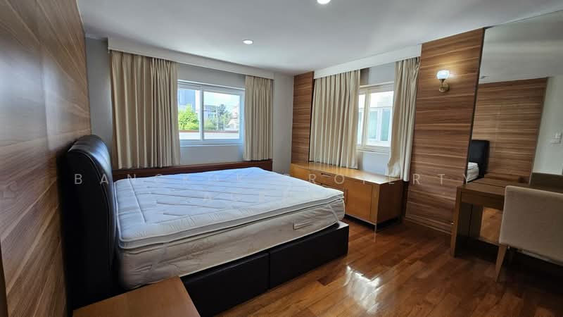 House in Ekkamai, Bangkok, Khlong Tan Nua, Watthana, Bangkok, 4 Bedrooms, 300 sqm, Single Detached House For Rent, by BANGKOK PROPERTY AGENTS, 500465506 - DDproperty.com