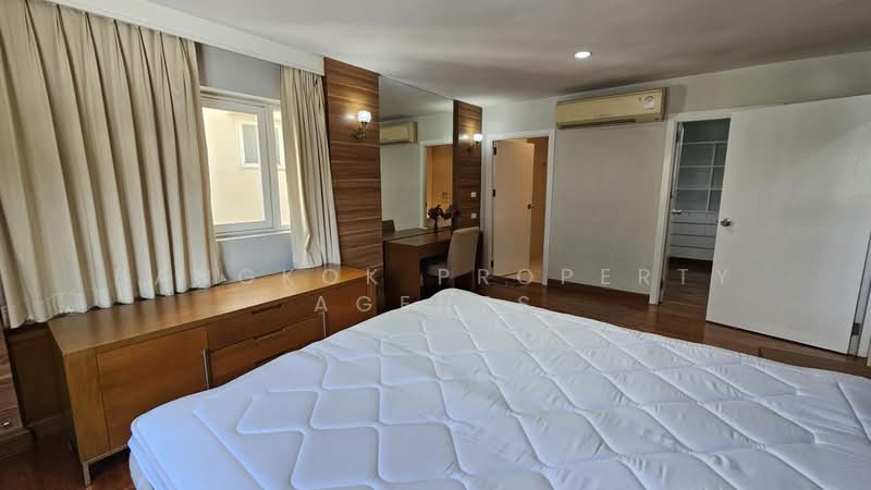 House in Ekkamai, Bangkok, Khlong Tan Nua, Watthana, Bangkok, 4 Bedrooms, 300 sqm, Single Detached House For Rent, by BANGKOK PROPERTY AGENTS, 500465506 - DDproperty.com