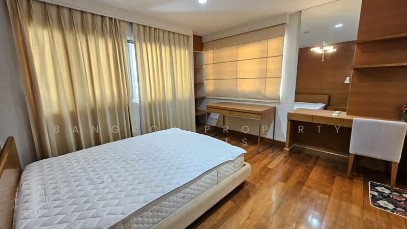 House in Ekkamai, Bangkok, Khlong Tan Nua, Watthana, Bangkok, 4 Bedrooms, 300 sqm, Single Detached House For Rent, by BANGKOK PROPERTY AGENTS, 500465506 - DDproperty.com