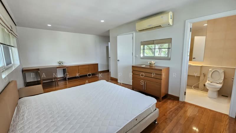 House in Ekkamai, Bangkok, Khlong Tan Nua, Watthana, Bangkok, 4 Bedrooms, 300 sqm, Single Detached House For Rent, by BANGKOK PROPERTY AGENTS, 500465506 - DDproperty.com