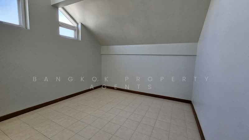 House in Ekkamai, Bangkok, Khlong Tan Nua, Watthana, Bangkok, 4 Bedrooms, 300 sqm, Single Detached House For Rent, by BANGKOK PROPERTY AGENTS, 500465506 - DDproperty.com