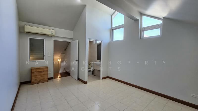 House in Ekkamai, Bangkok, Khlong Tan Nua, Watthana, Bangkok, 4 Bedrooms, 300 sqm, Single Detached House For Rent, by BANGKOK PROPERTY AGENTS, 500465506 - DDproperty.com