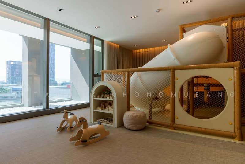 The Strand Thonglor, Bangkok, 36 Soi Sukhumvit 55, Khlong Tan Nua, Watthana, Bangkok, 1 Bedroom, 57 sqm, Condo For Rent, by Kritaphak Khongmueang, 500465643 - DDproperty.com