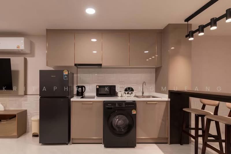 State Tower, Bangkok, 1055 Silom Road, Silom, Bang Rak, Bangkok, 1 Bedroom, 68 sqm, Condo For Rent, by Kritaphak Khongmueang, 500465660 - DDproperty.com
