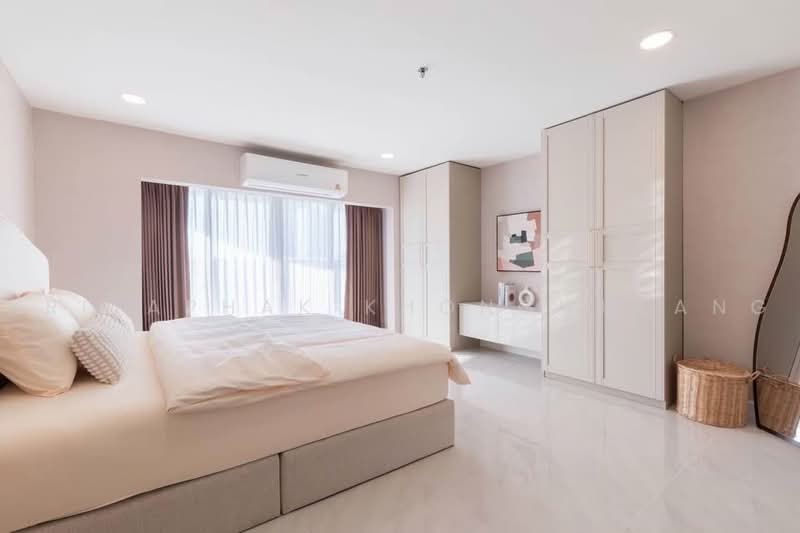 State Tower, Bangkok, 1055 Silom Road, Silom, Bang Rak, Bangkok, 1 Bedroom, 68 sqm, Condo For Rent, by Kritaphak Khongmueang, 500465660 - DDproperty.com