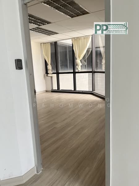 CODE:PP1-A001-0726 ให้เช่าอาคารสำนักงาน มีทั้งหมด 4 ยูนิต พื้นที่ใช้สอยขนาด 181ตรม เเละ 218 ตรม ใจกล, Bangkok, Huai Khwang, Bangkok, , 181 sqm, Office Space For Rent, by PRAWANRUNG KRAHOMWONG, 500465706 - DDproperty.com