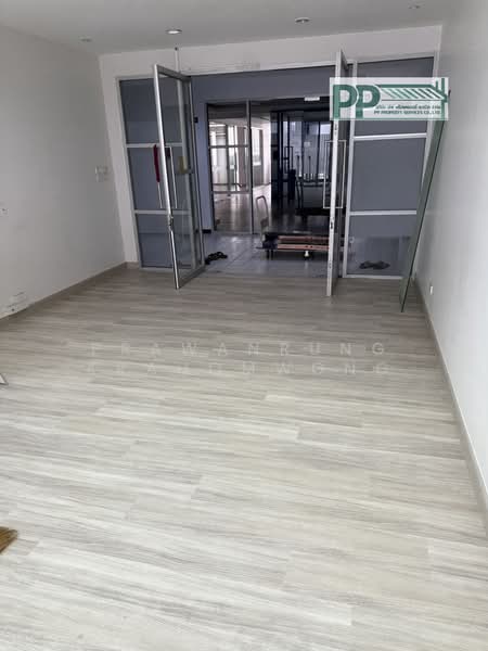 CODE:PP1-A001-0726 ให้เช่าอาคารสำนักงาน มีทั้งหมด 4 ยูนิต พื้นที่ใช้สอยขนาด 181ตรม เเละ 218 ตรม ใจกล, Bangkok, Huai Khwang, Bangkok, , 181 sqm, Office Space For Rent, by PRAWANRUNG KRAHOMWONG, 500465706 - DDproperty.com