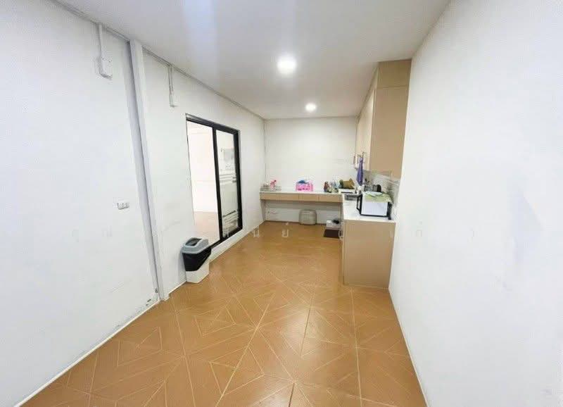 อาคารพาณิชย์ หรือตึกออฟฟิศ 3.5 ชั้น 2 คูหา เสนา อเวนิว รังสิต - คลอง 1, Pathum Thani, เลียบคลองรังสิต-นครนายก 36, Prachathipat, Thanyaburi, Pathum Thani, , 400 sqm, Shophouse For Sale, by คุณ ศันสนีย์ ( เก๋ ), 500465722 - DDproperty.com