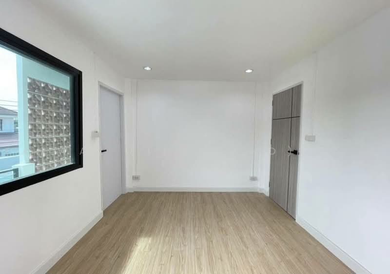 Spacious 2BR Townhouse in Phetkasem 81, 150 SqM at Only THB 2.29M, Bangkok, Nong Kham, Nong Khaem, Bangkok, 2 Bedrooms, 150 sqm, Townhouse For Sale, by Fazwaz (Thailand) Co., Ltd., 500465728 - DDproperty.com