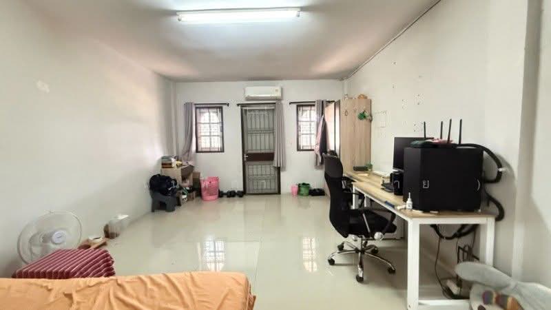 ทาวน์เฮ้าส์ 2 ชั้น เพชรเกษม 87 หนองแขม ทำเลดี, Samut Sakhon, เพชรเกษม, Om Noi, Krathum Baen, Samut Sakhon, 2 Bedrooms, 97 sqm, Townhouse For Sale, by คุณ นนทิตา ( ต่าย ), 500465760 - DDproperty.com