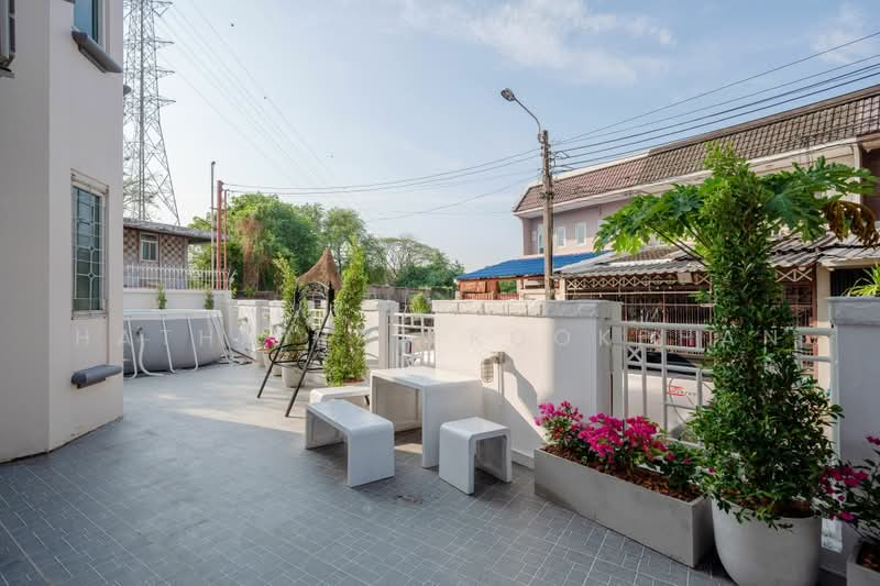5-BR Townhouse, Bangkok, Jom Phon, Chatuchak, Bangkok, 5 Bedrooms, 300 sqm, Townhouse For Rent, by Hathairat Rookphan, 500465884 - DDproperty.com