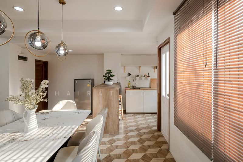 5-BR Townhouse, Bangkok, Jom Phon, Chatuchak, Bangkok, 5 Bedrooms, 300 sqm, Townhouse For Rent, by Hathairat Rookphan, 500465884 - DDproperty.com