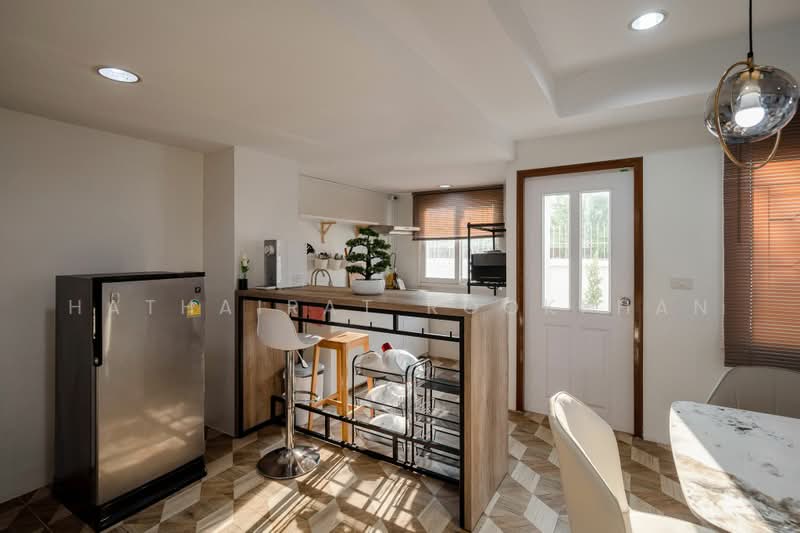 5-BR Townhouse, Bangkok, Jom Phon, Chatuchak, Bangkok, 5 Bedrooms, 300 sqm, Townhouse For Rent, by Hathairat Rookphan, 500465884 - DDproperty.com