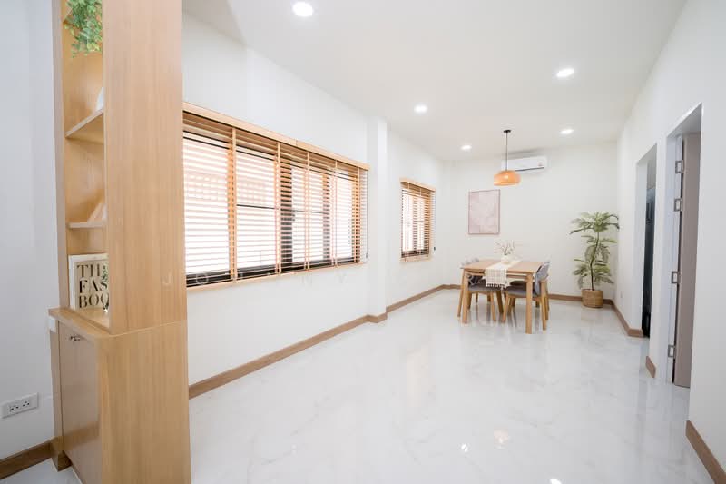 Ban Waen, Hang Dong District, Chiang Mai, Ban Waen, Hang Dong, Chiang Mai, 4 Bedrooms, 245 sqm, Single Detached House For Rent, by Surat Premsri, 500465892 - DDproperty.com