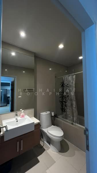 Noble Refine, Bangkok, Soi Sukhumvit 26, Sukhumvit Road, Khong Tan, Khlong Toei, Bangkok, 1 Bedroom, 50 sqm, Condo For Rent, by Hathairat Rookphan, 500465925 - DDproperty.com