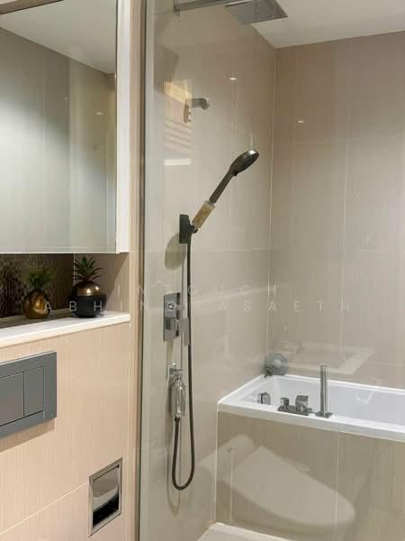 H Sukhumvit 43, Bangkok, 28 Sukhumvit 34 Road, Khlong Tan Nua, Watthana, Bangkok, 1 Bedroom, 43 sqm, Condo For Rent, by Intouch Abhinorasaeth, 500465962 - DDproperty.com