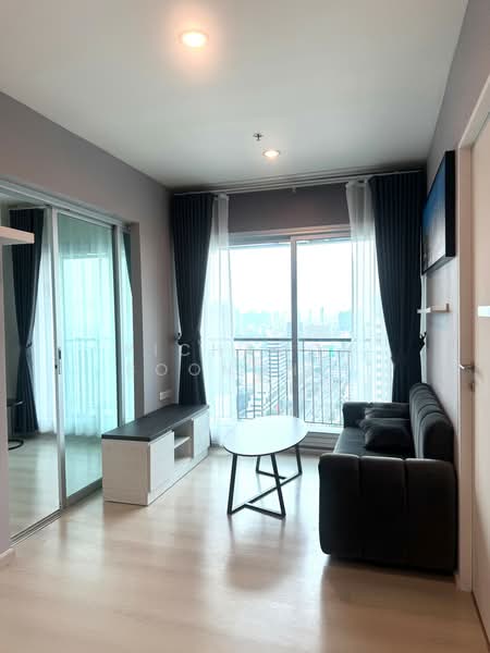 Life Ratchadapisek, Bangkok, 279 Ratchadapisaek Road, Huai Khwang, Bangkok, 2 Bedrooms, 46 sqm, Condo For Sale, by Pichamon Boonchit, 500465977 - DDproperty.com
