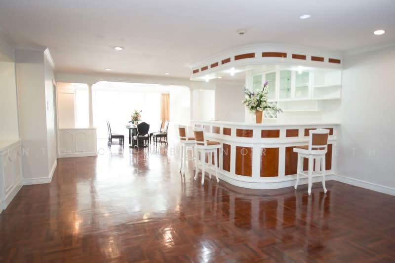 Oriental Towers, Bangkok, 25 Soi Ekkamai 12, Ekkamai Road, Khlong Tan Nua, Watthana, Bangkok, 3 Bedrooms, 350 sqm, Condo For Rent, by Intouch Abhinorasaeth, 500466022 - DDproperty.com