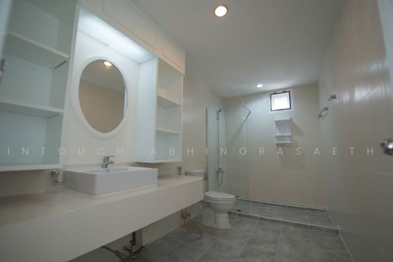 Oriental Towers, Bangkok, 25 Soi Ekkamai 12, Ekkamai Road, Khlong Tan Nua, Watthana, Bangkok, 3 Bedrooms, 350 sqm, Condo For Sale, by Intouch Abhinorasaeth, 500466029 - DDproperty.com
