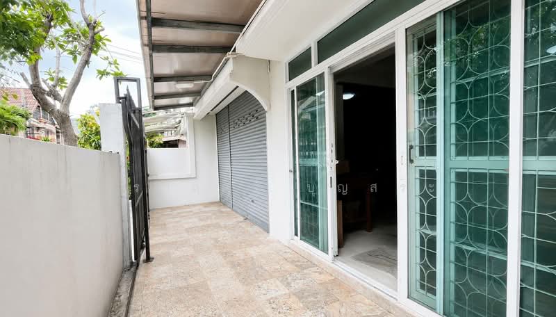 Baan Rangsiya.: หมู่บ้านรังสิยา, Bangkok, รามอินทรา 74, Khan Na Yao, Bangkok, 3 Bedrooms, 140 sqm, Semi-Detached House (Twin House) For Sale, by กรกฤตย์ บุญสระ, 500466137 - DDproperty.com