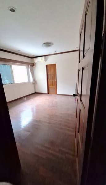 บ้านเดี่ยว 2 หลัง ติดกับมหาวิทยาลัยหอการค้า, Bangkok, Din Daeng, Bangkok, 7 Bedrooms, 400 sqm, Single Detached House For Sale, by NR AGENT, 500466232 - DDproperty.com