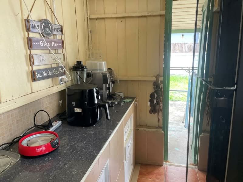 Wood house 2 bedroom plus separate maid house and garden around BTS Saphan Khwai, Bangkok, ประดิพัทธ์, Samsen Nai, Phaya Thai, Bangkok, 2 Bedrooms, 200 sqm, Single Detached House For Rent, by ปรีชา จิตต์สมนึก, 500466271 - DDproperty.com