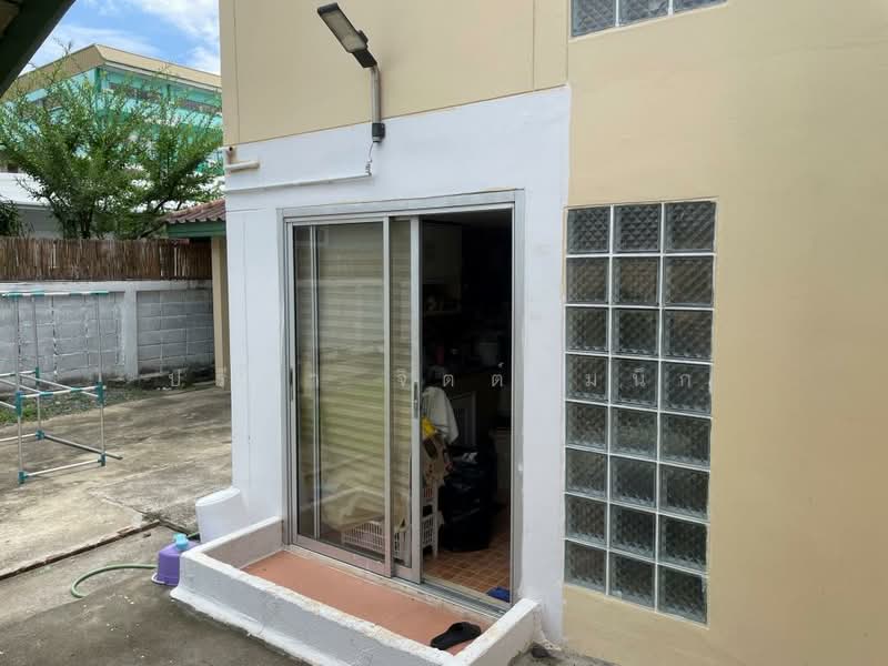 Wood house 2 bedroom plus separate maid house and garden around BTS Saphan Khwai, Bangkok, ประดิพัทธ์, Samsen Nai, Phaya Thai, Bangkok, 2 Bedrooms, 200 sqm, Single Detached House For Rent, by ปรีชา จิตต์สมนึก, 500466271 - DDproperty.com