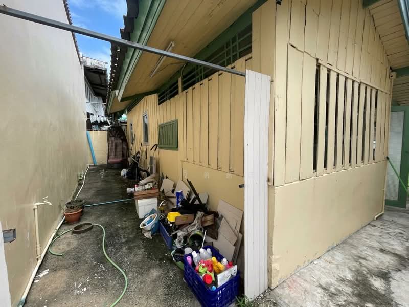 Wood house 2 bedroom plus separate maid house and garden around BTS Saphan Khwai, Bangkok, ประดิพัทธ์, Samsen Nai, Phaya Thai, Bangkok, 2 Bedrooms, 200 sqm, Single Detached House For Rent, by ปรีชา จิตต์สมนึก, 500466271 - DDproperty.com
