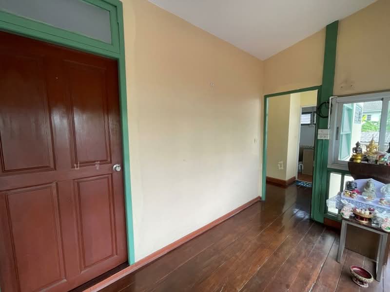Wood house 2 bedroom plus separate maid house and garden around BTS Saphan Khwai, Bangkok, ประดิพัทธ์, Samsen Nai, Phaya Thai, Bangkok, 2 Bedrooms, 200 sqm, Single Detached House For Rent, by ปรีชา จิตต์สมนึก, 500466271 - DDproperty.com