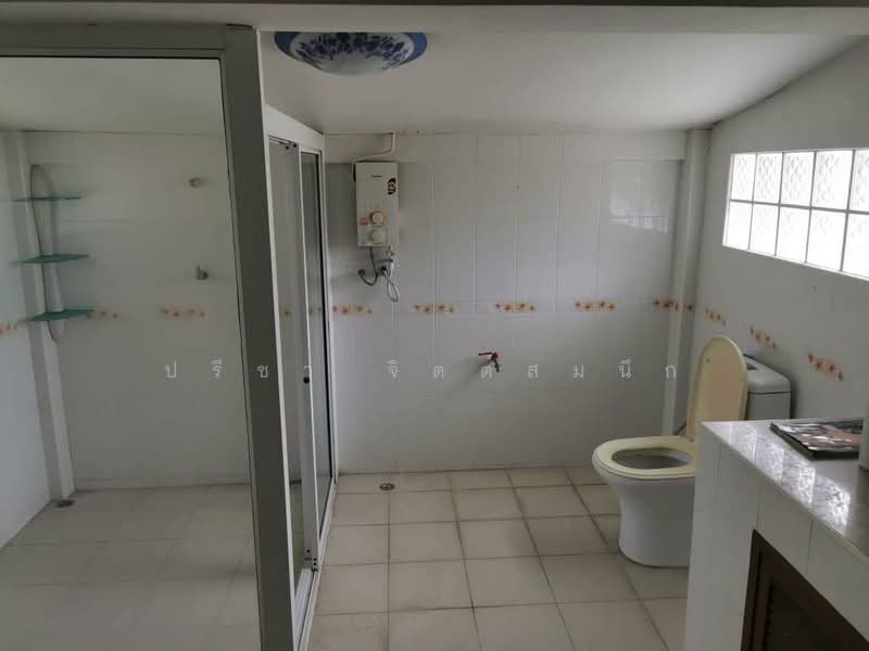 Wood house 2 bedroom plus separate maid house and garden around BTS Saphan Khwai, Bangkok, ประดิพัทธ์, Samsen Nai, Phaya Thai, Bangkok, 2 Bedrooms, 200 sqm, Single Detached House For Rent, by ปรีชา จิตต์สมนึก, 500466271 - DDproperty.com
