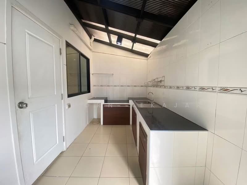 S Gate Chaengwattana-Kanjanapisek, Nonthaburi, Soi Imam Safi'i Road, Lahan, Bang Bua Thong, Nonthaburi, 3 Bedrooms, 100 sqm, Townhouse For Sale, by Supaporn Sekajarn, 500466352 - DDproperty.com