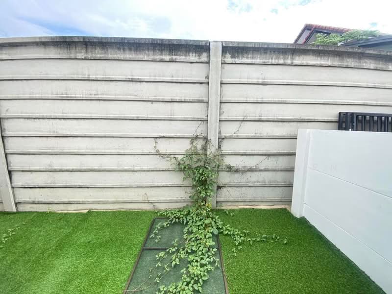 S Gate Chaengwattana-Kanjanapisek, Nonthaburi, Soi Imam Safi'i Road, Lahan, Bang Bua Thong, Nonthaburi, 3 Bedrooms, 100 sqm, Townhouse For Sale, by Supaporn Sekajarn, 500466352 - DDproperty.com