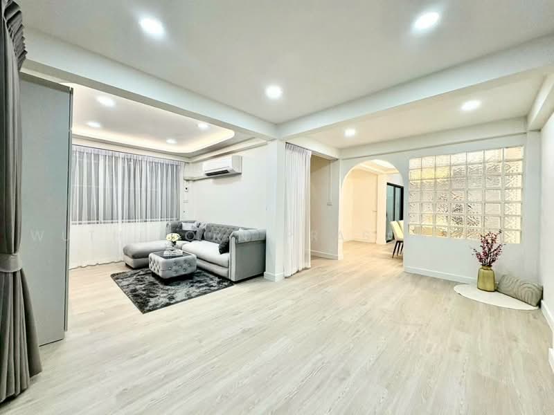 บ้านเดี่ยวหรูให้เช่า ห้วยขวาง – สุทธิสาร – รัชดา, Bangkok, Huai Khwang, Bangkok, 5 Bedrooms, 180 sqm, Single Detached House For Rent, by Wuthikorn Prasomsan, 500466361 - DDproperty.com
