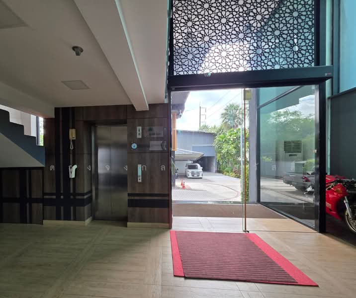 Office building 4.5 storey Krungthepkreetha - Motorway road side, Bangkok, คู่ขนานมอเตอร์เวย์, Thap Chang, Saphan Sung, Bangkok, , 1,163 sqm, Office Space For Sale, by ดวงจงกล ชุ่มสวัสดิ์, 500466403 - DDproperty.com