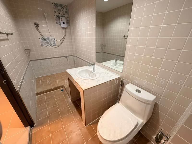 For rent Newly renovated 3-story townhome with 4 bedrooms at Sutthisan-Inthamara, Bangkok, Samsen Nai, Phaya Thai, Bangkok, 4 Bedrooms, 190 sqm, Townhouse For Rent, by Charinthip Phungalong, 500466415 - DDproperty.com