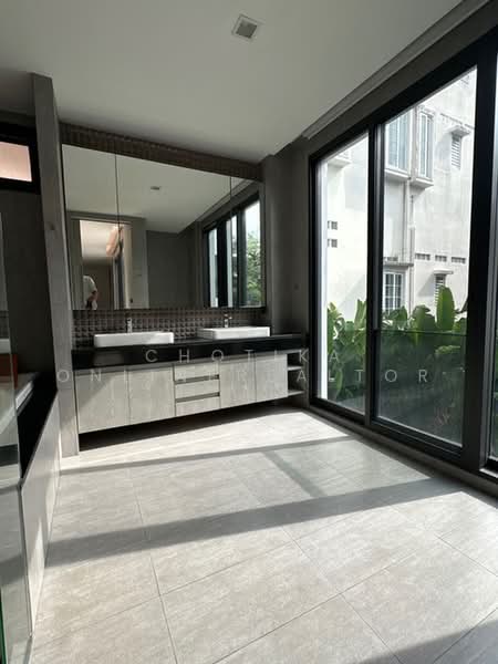 บ้านเดี่ยว สุขุมวิท 39, กรุงเทพ, sukhumvit 39, คลองตันเหนือ, วัฒนา, กรุงเทพ, 350 ตร.ม., บ้านเดี่ยว ให้เช่า, โดย chotika onlinerealtor, 500466417 - DDproperty.com