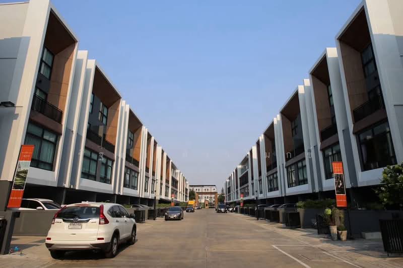 Arden Phatthanakan, Bangkok, Phatthanakan 20, Phatthanakan Road, Suan Luang, Bangkok, 3 Bedrooms, 185 sqm, Townhouse For Rent, by Rattapon Sivamok, 500466434 - DDproperty.com