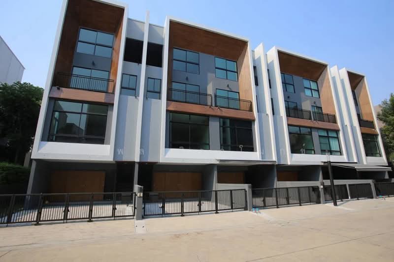 Arden Phatthanakan, Bangkok, Phatthanakan 20, Phatthanakan Road, Suan Luang, Bangkok, 3 Bedrooms, 185 sqm, Townhouse For Rent, by Rattapon Sivamok, 500466434 - DDproperty.com