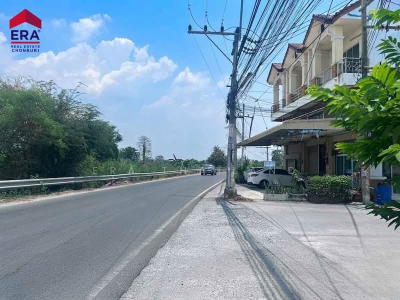 ขายด่วน! ปรับราคาพิเศษ ตึกติดถนนหน้าหมู่บ้านแสนมณี เพียง 1.79 ล้านบาท, Chon Buri (Pattaya), Nha Pradu, Phan Thong, Chon Buri (Pattaya), 2 Bedrooms, 205 sqm, Townhouse For Sale, by ERA Thailand, 500466563 - DDproperty.com