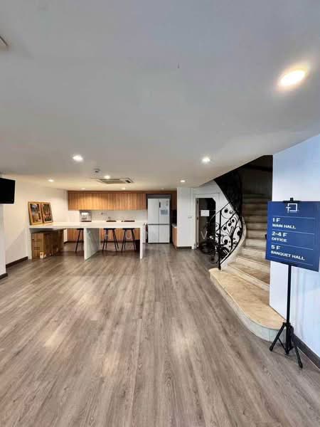 Office Building for Rent Prime Location on Ratchadaphisek RD Near MRT Sutthisan (SPSEVE2187), Bangkok, รัชดาภิเษก, Samsen Nok, Huai Khwang, Bangkok, , 2,000 sqm, Office Space For Rent, by Khun EVE, 500466574 - DDproperty.com