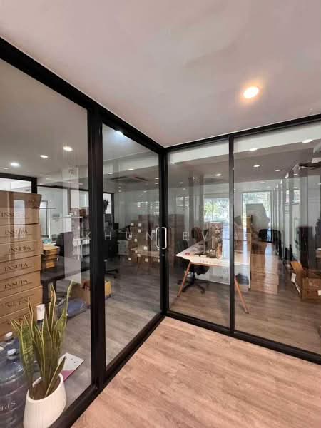 Office Building for Rent Prime Location on Ratchadaphisek RD Near MRT Sutthisan (SPSEVE2187), Bangkok, รัชดาภิเษก, Samsen Nok, Huai Khwang, Bangkok, , 2,000 sqm, Office Space For Rent, by Khun EVE, 500466574 - DDproperty.com