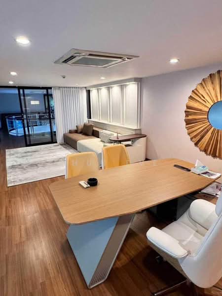 Office Building for Rent Prime Location on Ratchadaphisek RD Near MRT Sutthisan (SPSEVE2187), Bangkok, รัชดาภิเษก, Samsen Nok, Huai Khwang, Bangkok, , 2,000 sqm, Office Space For Rent, by Khun EVE, 500466574 - DDproperty.com