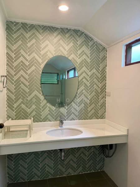 หรือ ขายพร้อมผู้เช่า พร้อมสวนส่วนตัวขนาดใหญ่, Bangkok, Lumphini, Pathum Wan, Bangkok, 2 Bedrooms, 220 sqm, Single Detached House For Sale, by ERA Holding (Thailand) Co., Ltd., 500466582 - DDproperty.com