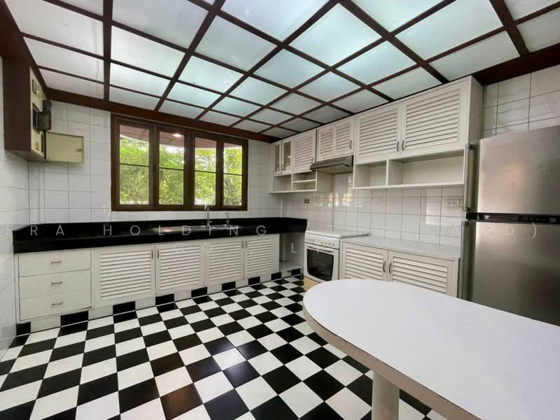 หรือ ขายพร้อมผู้เช่า พร้อมสวนส่วนตัวขนาดใหญ่, Bangkok, Lumphini, Pathum Wan, Bangkok, 2 Bedrooms, 220 sqm, Single Detached House For Sale, by ERA Holding (Thailand) Co., Ltd., 500466582 - DDproperty.com