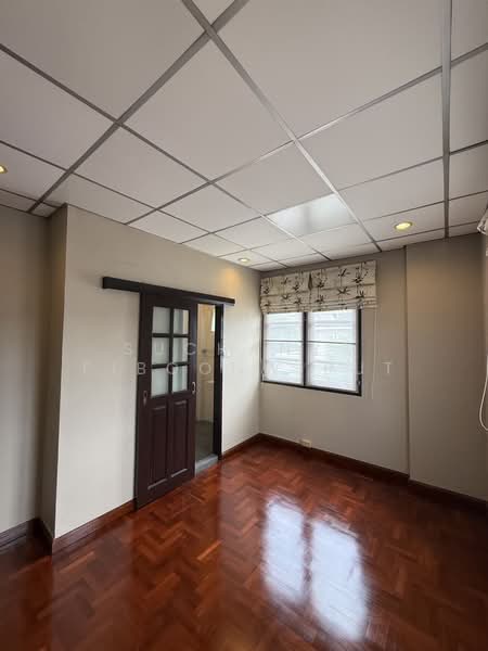 House For Rent Thonglor Private And Quiet, Bangkok, ทองหล่อ, Khlong Tan Nua, Watthana, Bangkok, 3 Bedrooms, 320 sqm, Single Detached House For Rent, by Suchanya Piboonwiput, 500466602 - DDproperty.com