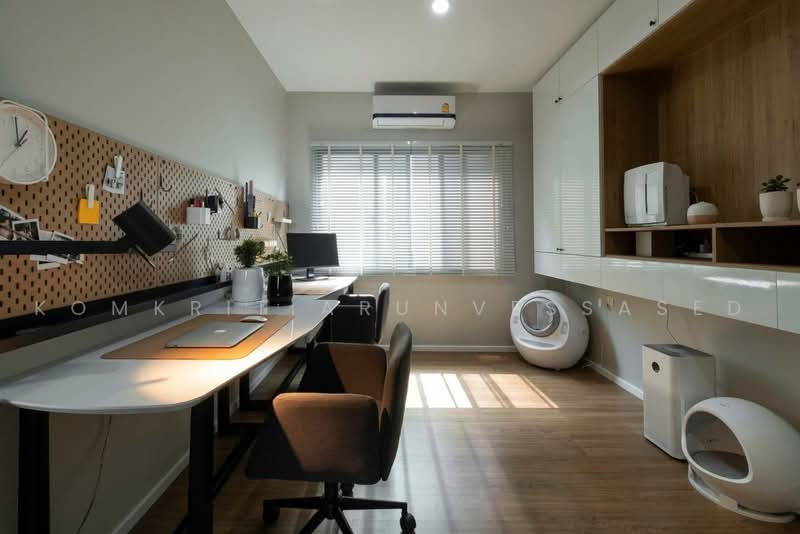 Baan Klang Muang Rama 9-Krungthep Kreetha, Bangkok, Soi Kanchanaphisek 23, Saphan Sung, Saphan Sung, Bangkok, 3 Bedrooms, 148 sqm, Townhouse For Rent, by Komkrit Arunvessased, 500466618 - DDproperty.com
