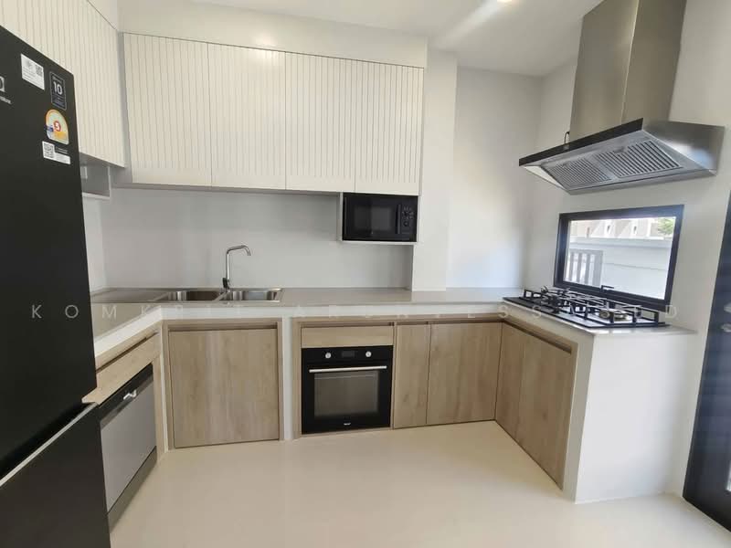 Aerie Srinakarin-Krungthepkreetha, Bangkok, Srinakarin - Romklao Road, Khlong Song Ton Nun, Lat Krabang, Bangkok, 4 Bedrooms, 390 sqm, Single Detached House For Rent, by Komkrit Arunvessased, 500466622 - DDproperty.com